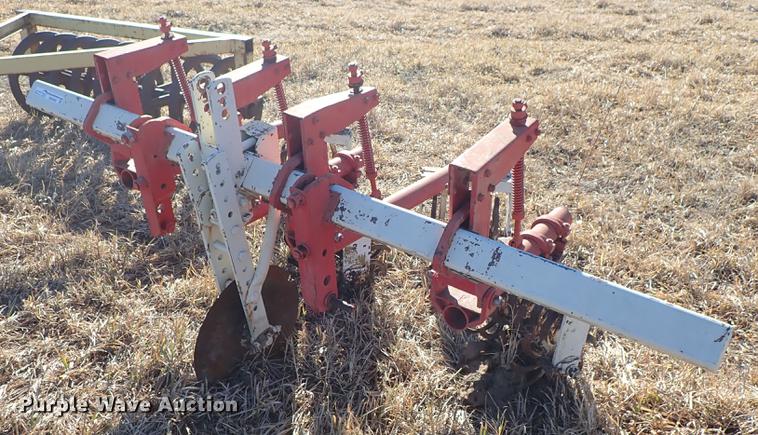 image for item EM9480 Row crop cultivator