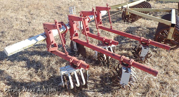 image for item EM9480 Row crop cultivator