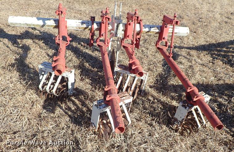 image for item EM9480 Row crop cultivator