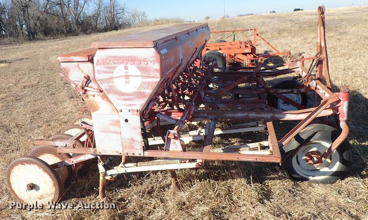 image for item EM9481 International grain drill