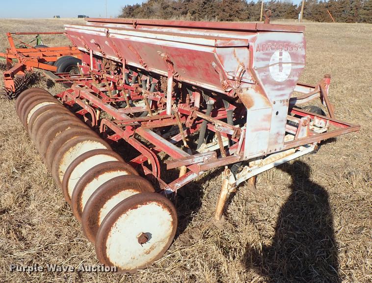 image for item EM9481 International grain drill
