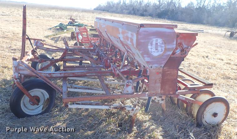 image for item EM9481 International grain drill