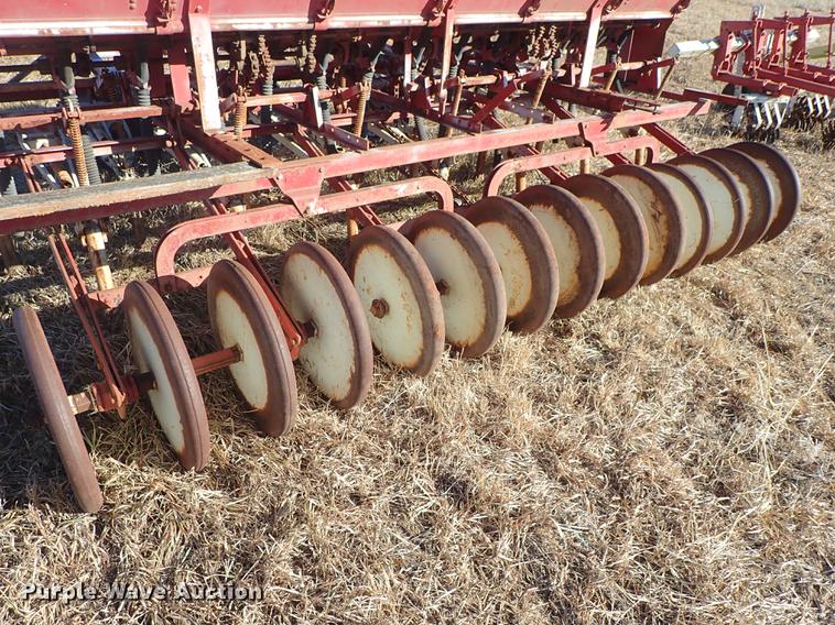 image for item EM9481 International grain drill
