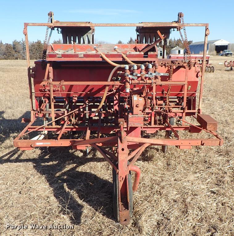 image for item EM9484 International 150 grain drill