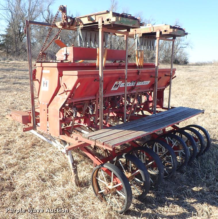 image for item EM9484 International 150 grain drill