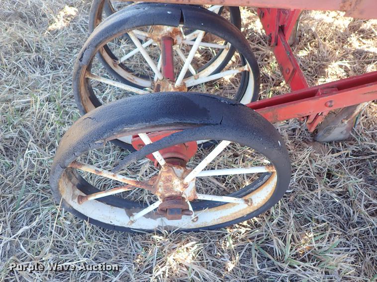 image for item EM9484 International 150 grain drill