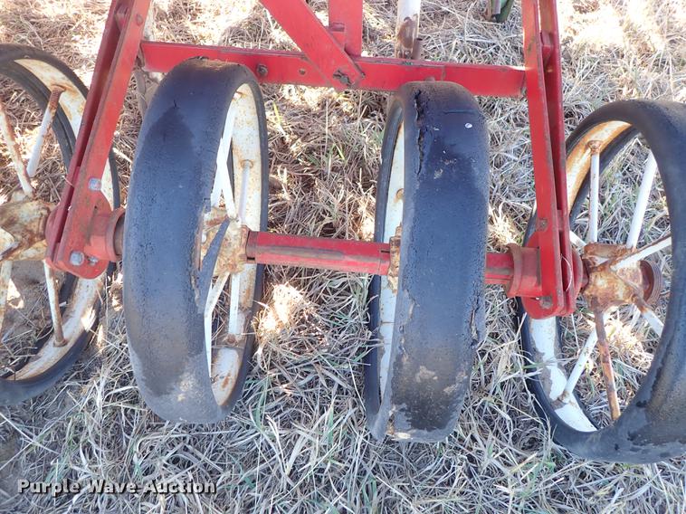 image for item EM9484 International 150 grain drill