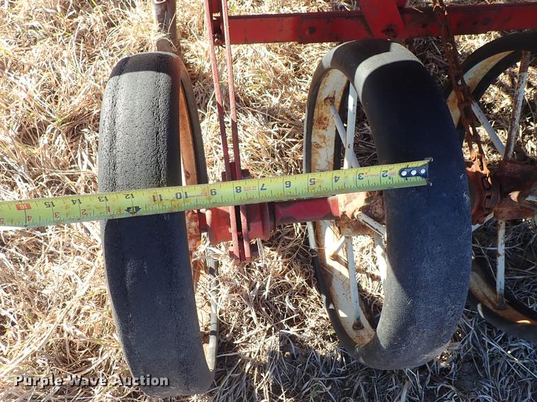 image for item EM9484 International 150 grain drill