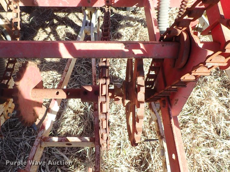 image for item EM9484 International 150 grain drill