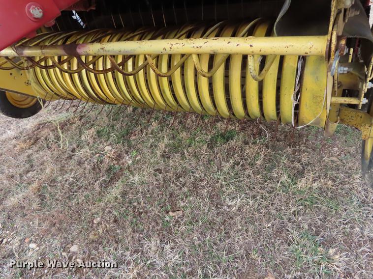 image for item L1497 1994 New Holland 660 round baler