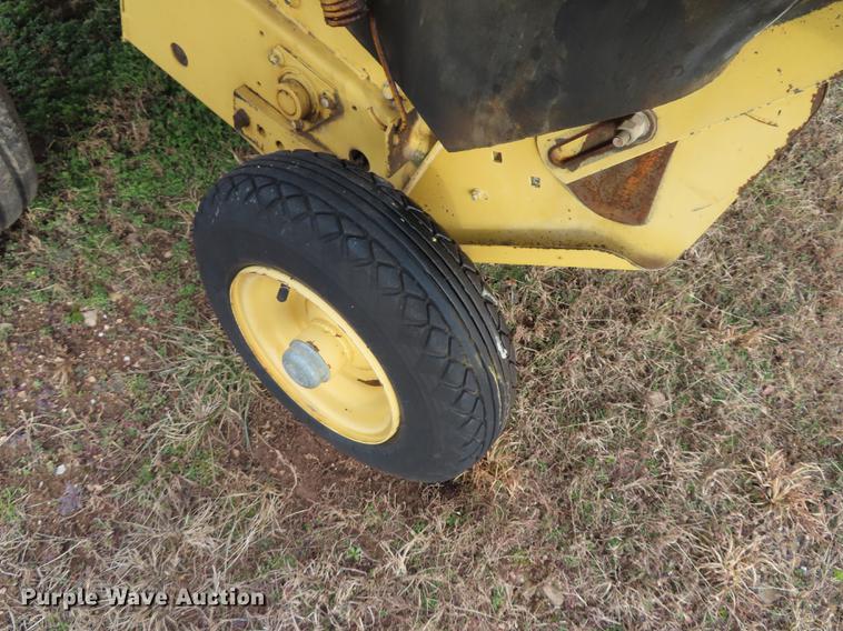 image for item L1497 1994 New Holland 660 round baler