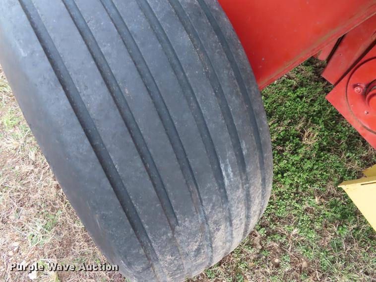 image for item L1497 1994 New Holland 660 round baler