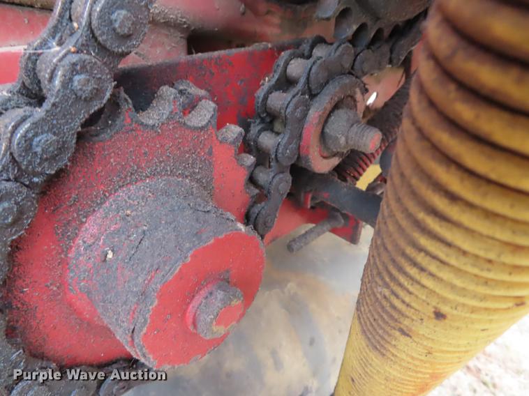 image for item L1497 1994 New Holland 660 round baler