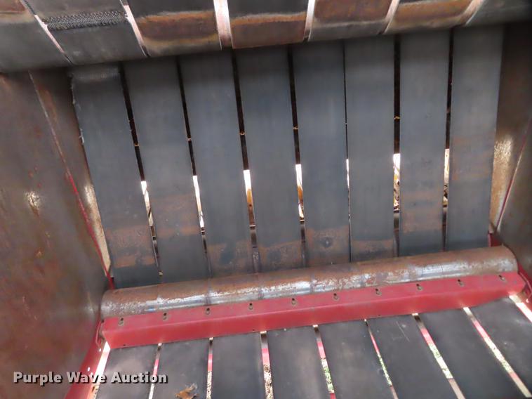 image for item L1497 1994 New Holland 660 round baler