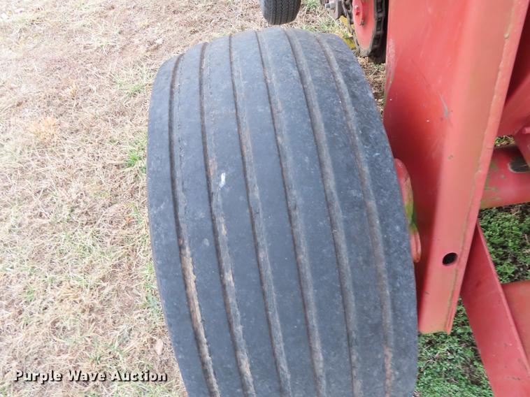image for item L1497 1994 New Holland 660 round baler