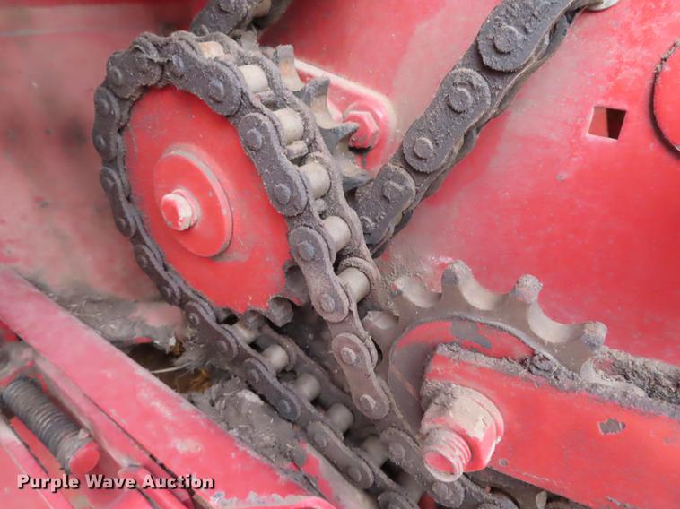 image for item L1497 1994 New Holland 660 round baler