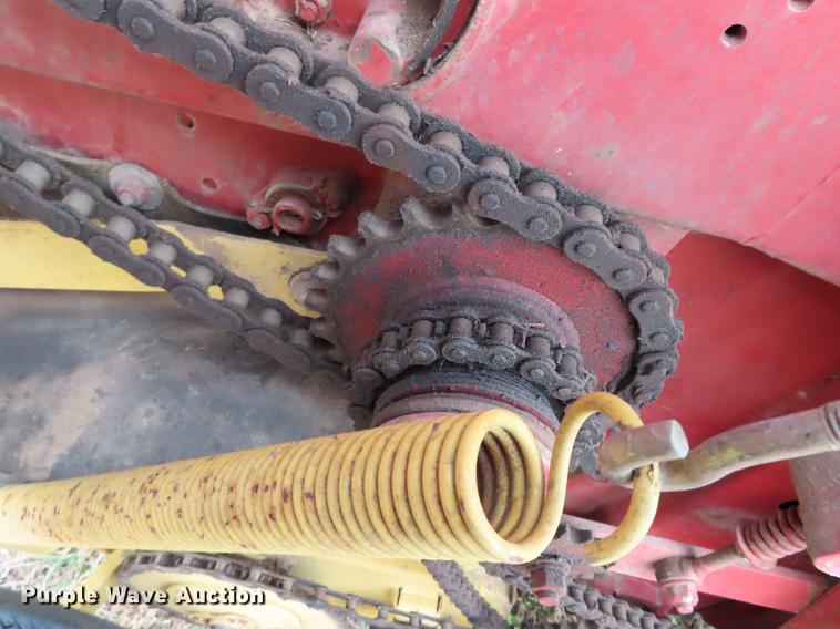 image for item L1497 1994 New Holland 660 round baler