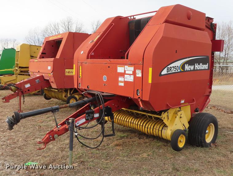 image for item L1498 2003 New Holland BR750 round baler