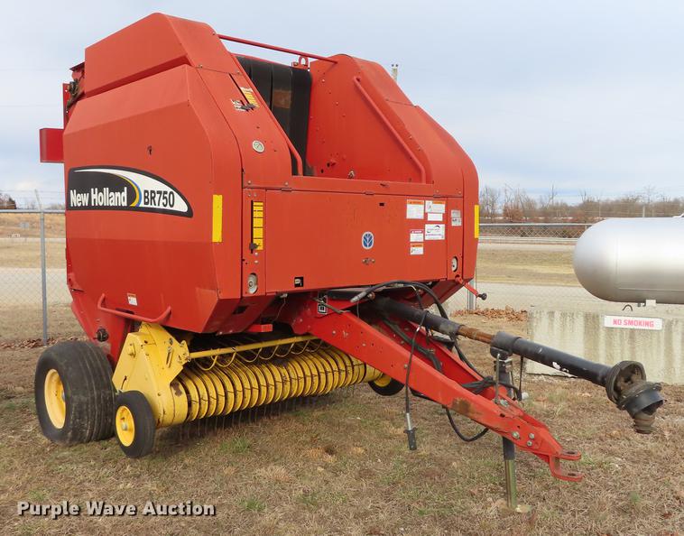 image for item L1498 2003 New Holland BR750 round baler