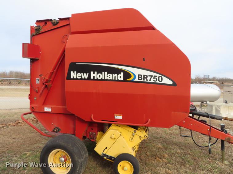 image for item L1498 2003 New Holland BR750 round baler