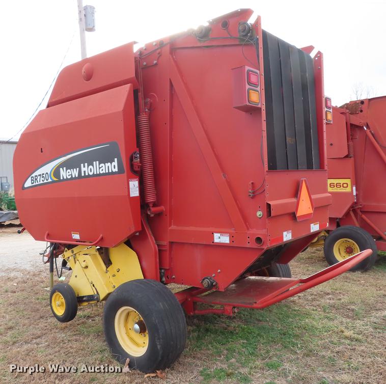 image for item L1498 2003 New Holland BR750 round baler