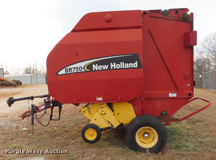 image for item L1498 2003 New Holland BR750 round baler