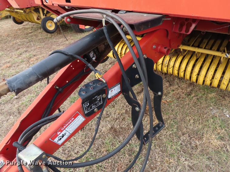 image for item L1498 2003 New Holland BR750 round baler