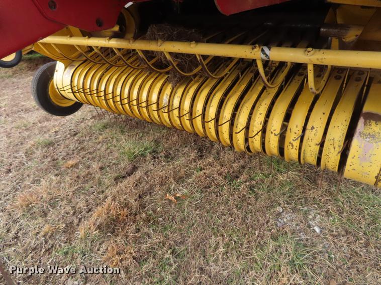 image for item L1498 2003 New Holland BR750 round baler