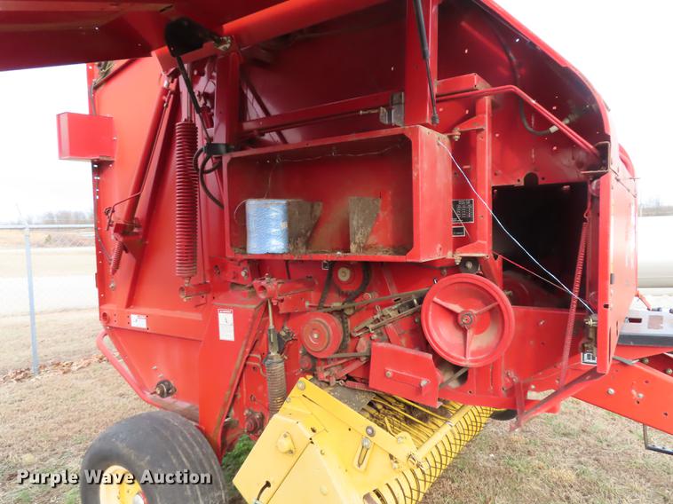 image for item L1498 2003 New Holland BR750 round baler