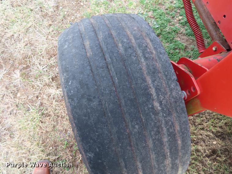 image for item L1498 2003 New Holland BR750 round baler