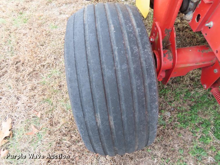 image for item L1498 2003 New Holland BR750 round baler