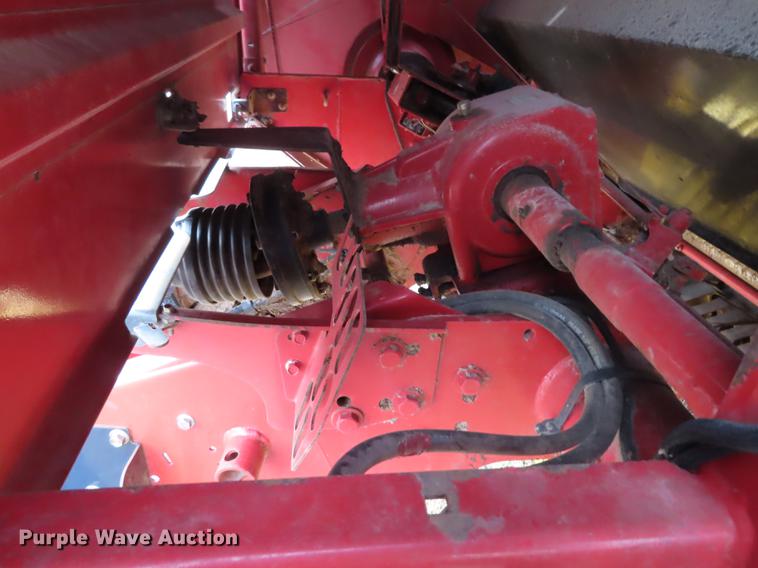 image for item L1498 2003 New Holland BR750 round baler