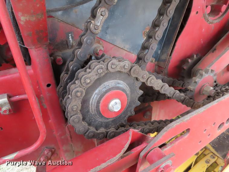 image for item L1498 2003 New Holland BR750 round baler