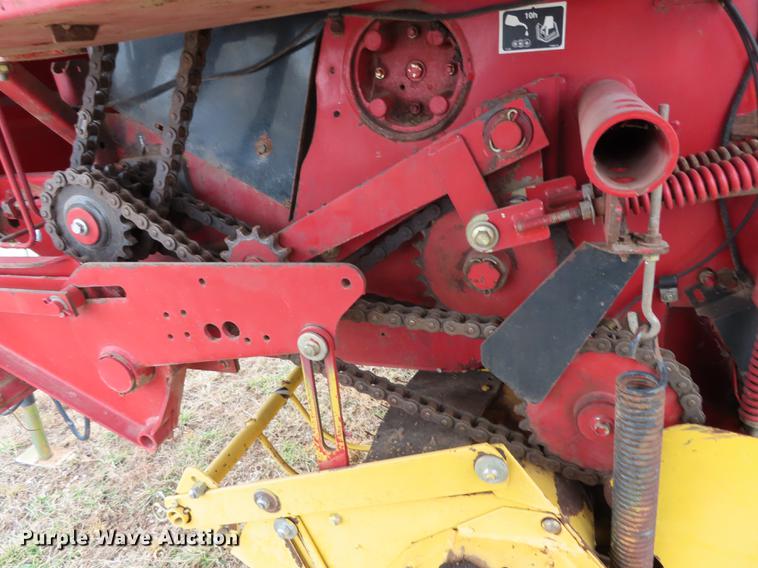 image for item L1498 2003 New Holland BR750 round baler