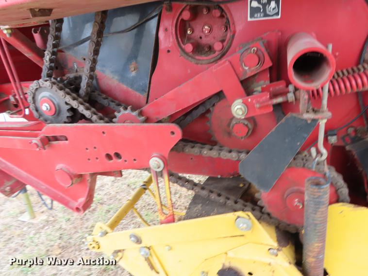 image for item L1498 2003 New Holland BR750 round baler
