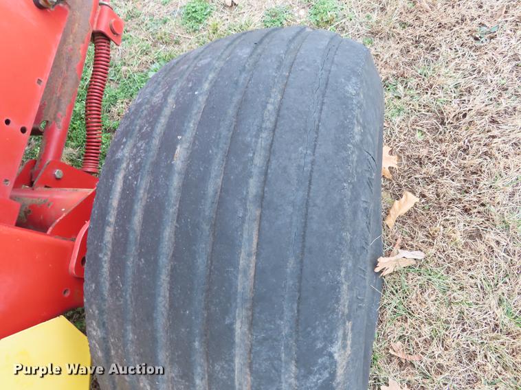 image for item L1498 2003 New Holland BR750 round baler