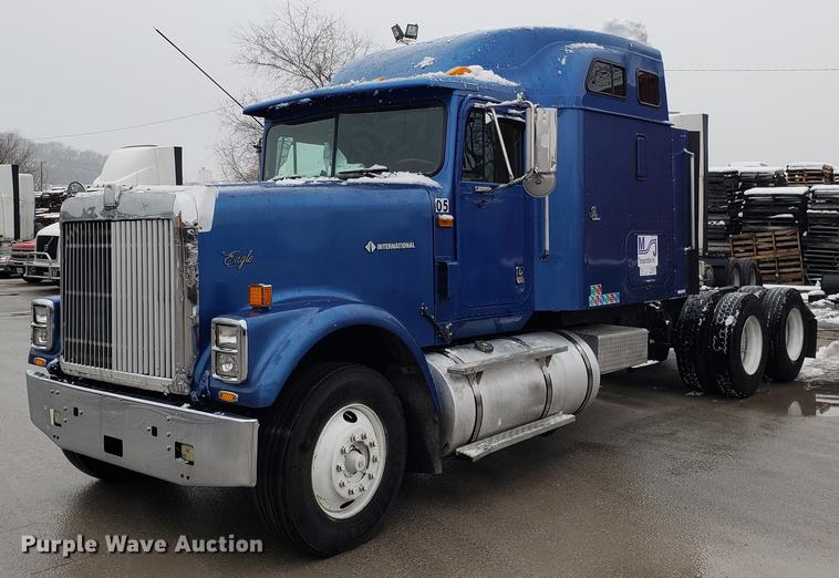image for item AN9460 1996 International 9200 semi truck