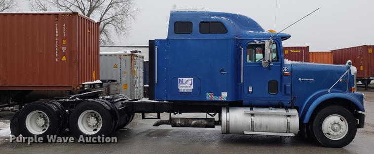 image for item AN9460 1996 International 9200 semi truck
