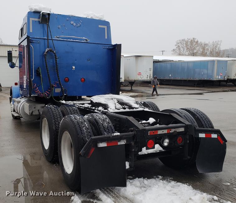 image for item AN9460 1996 International 9200 semi truck