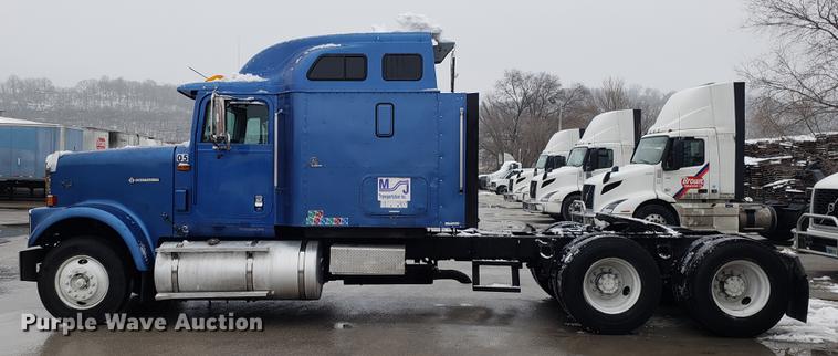 image for item AN9460 1996 International 9200 semi truck
