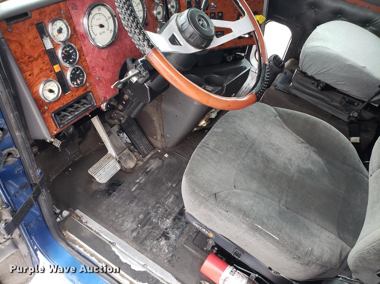 image for item AN9460 1996 International 9200 semi truck