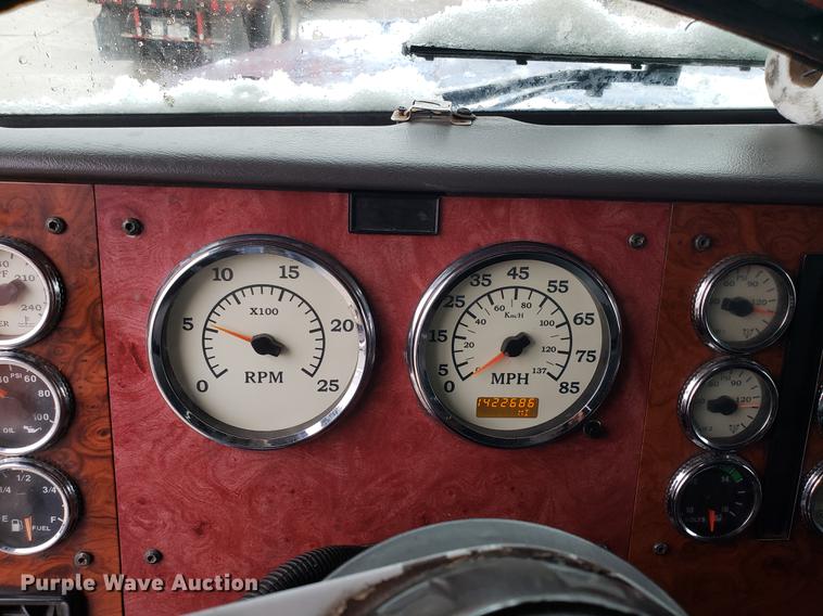 image for item AN9460 1996 International 9200 semi truck