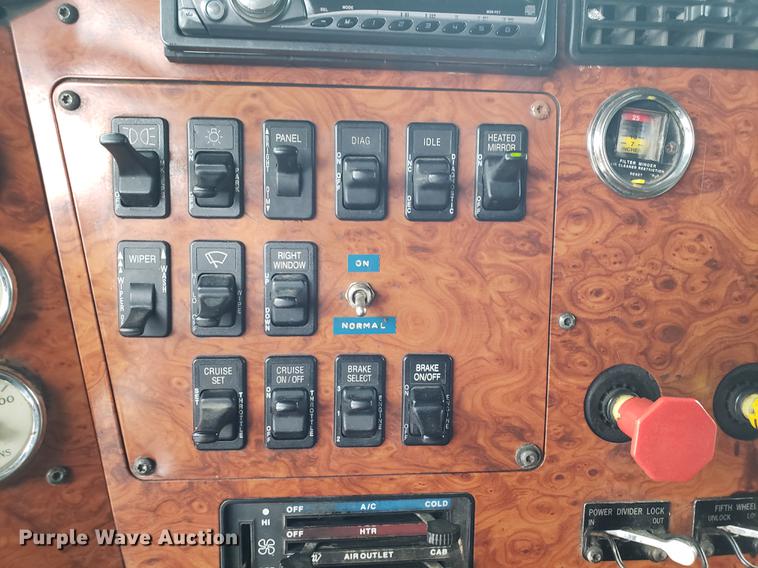 image for item AN9460 1996 International 9200 semi truck