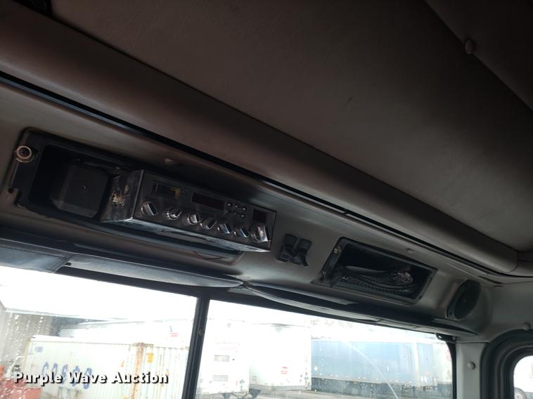 image for item AN9460 1996 International 9200 semi truck