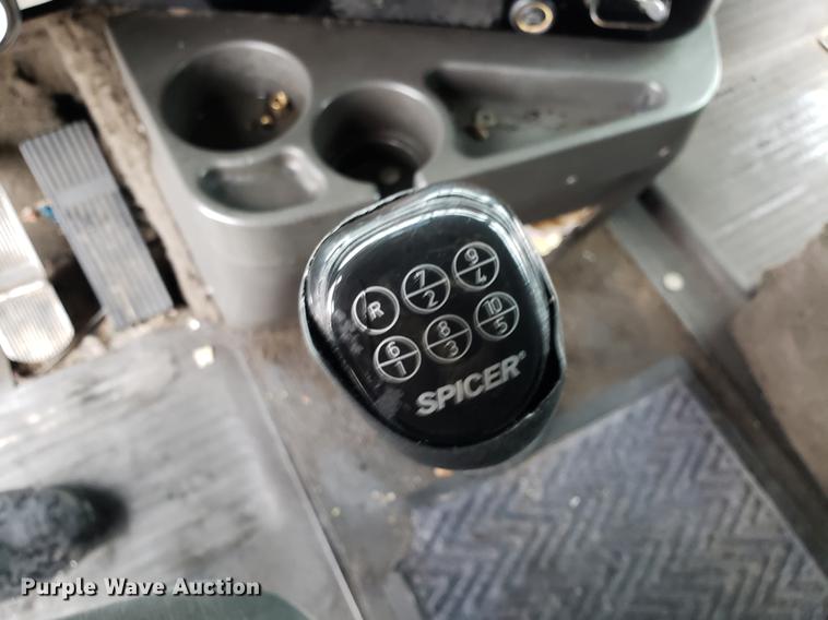 image for item AN9460 1996 International 9200 semi truck