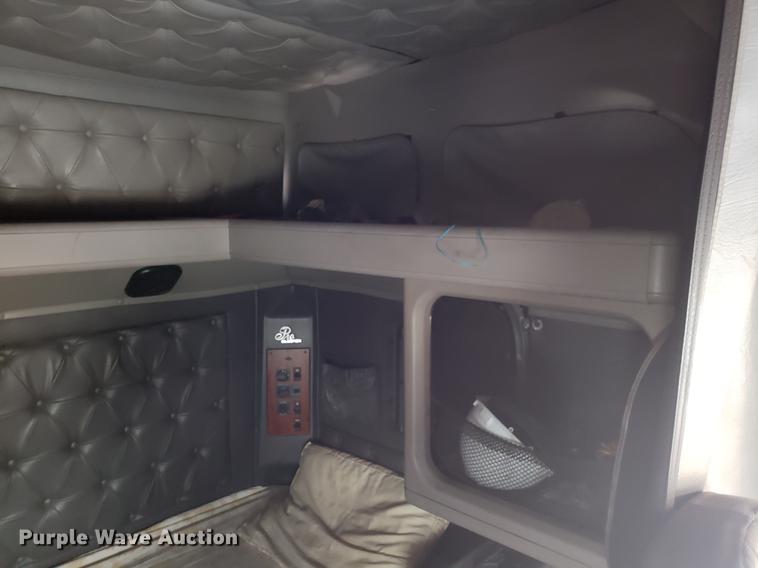 image for item AN9460 1996 International 9200 semi truck