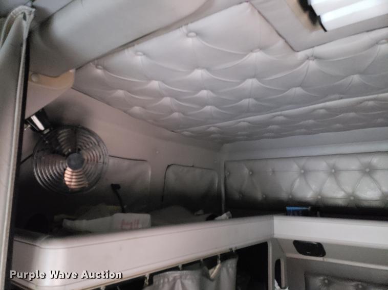 image for item AN9460 1996 International 9200 semi truck