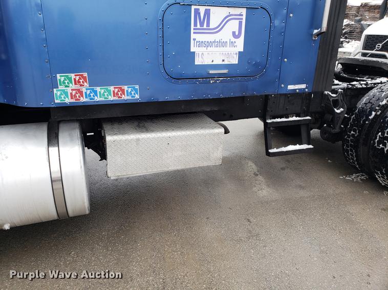 image for item AN9460 1996 International 9200 semi truck