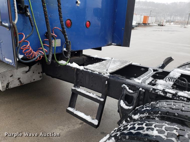 image for item AN9460 1996 International 9200 semi truck