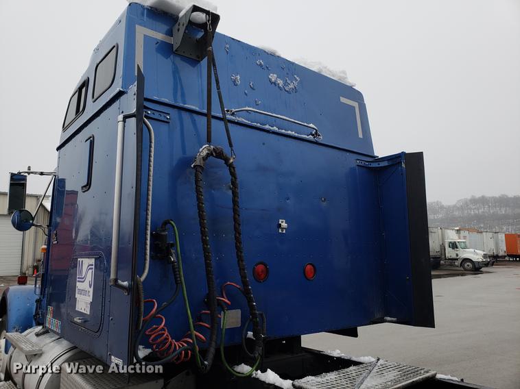 image for item AN9460 1996 International 9200 semi truck